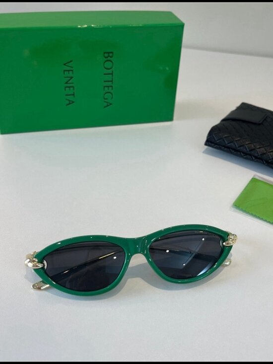 Bottega Veneta Green Cat-Eye Gold Hardware Sunnies main image 6